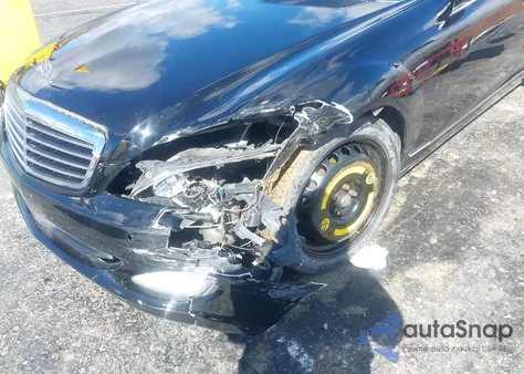 2007 Mercedes-Benz S 550 z USA, uszkodzony, nr VIN WDDNG71XX7A053319